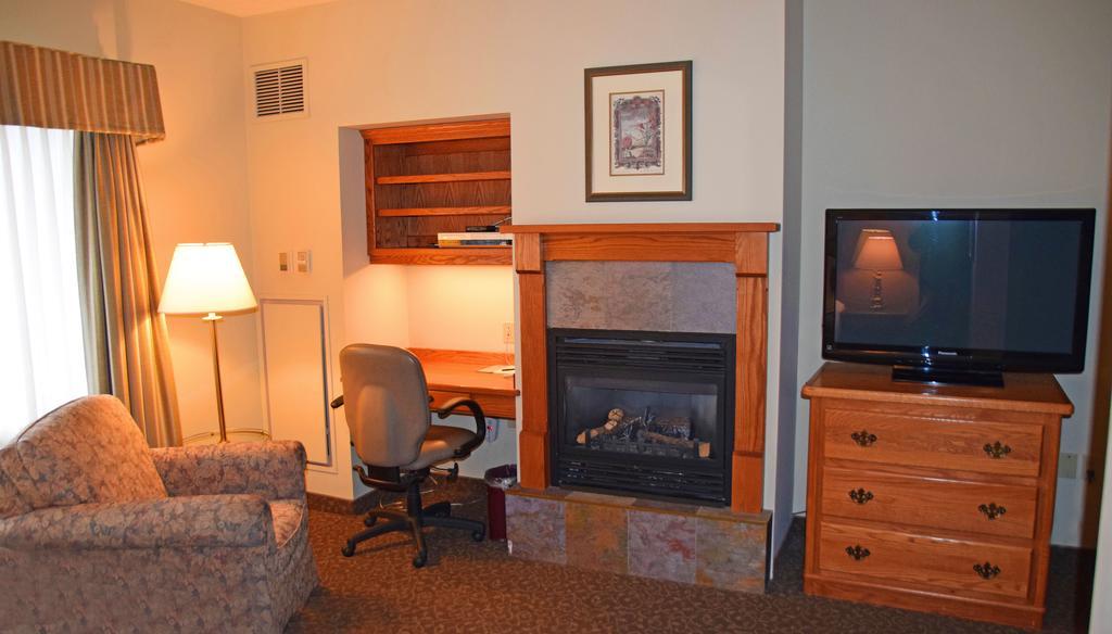Stone Gate Inn Orillia Εξωτερικό φωτογραφία