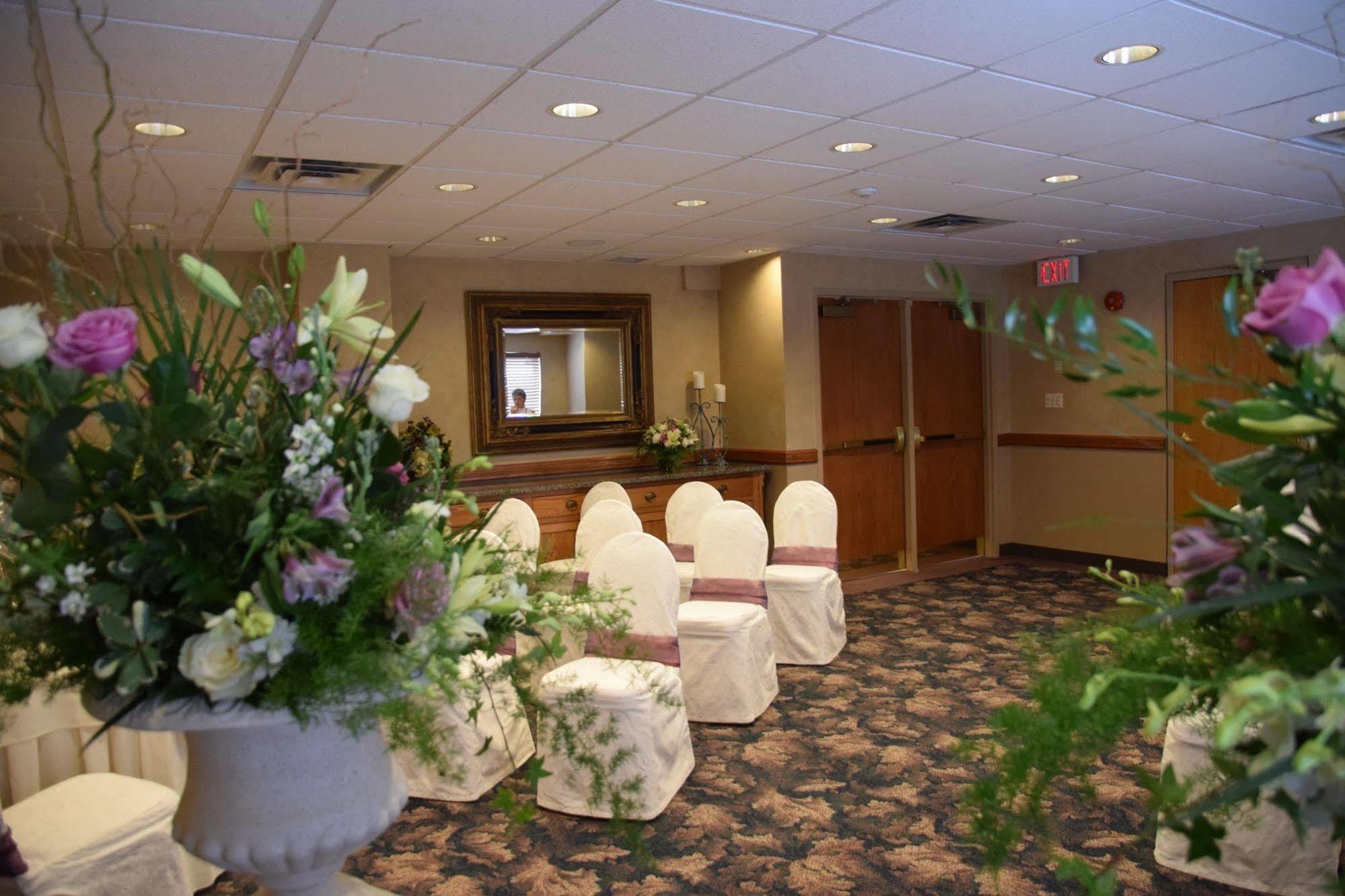 Stone Gate Inn Orillia Εξωτερικό φωτογραφία